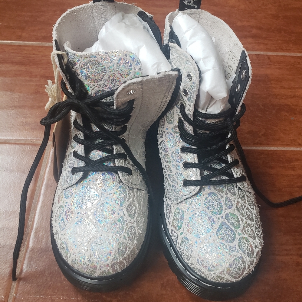 New w/o box boots